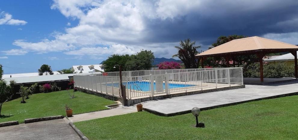 Ti'Bakoua A Sainte-Luce Plage Et Piscine Bagian luar foto